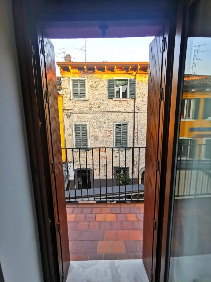 Old Town Apartment With Terrace - Live Love Lake ペスキエーラ・デル・ガルダ エクステリア 写真